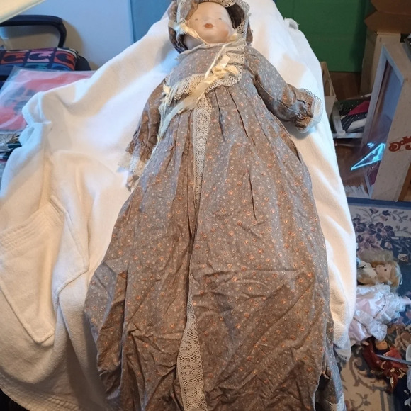 VINTAGE Porcelain Baby Doll with Long Flowing Gown Collectible - Picture 2 of 4